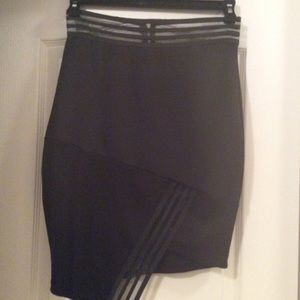 BLACK STRETCH SKIRT